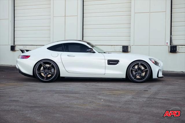2017 Mercedes-Benz AMG GT Standard