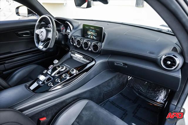 2017 Mercedes-Benz AMG GT Standard