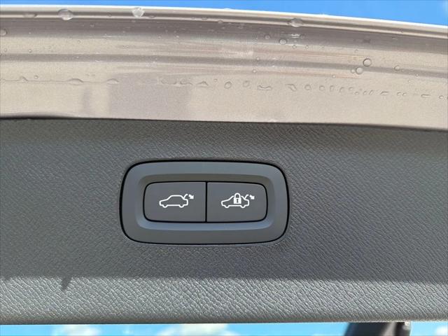 2026 Volvo XC90 Plug-In Hybrid Ultra, T8 AWD, Electric/Gasoline, Bright, 7 Seats