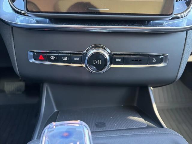 2026 Volvo XC90 Plug-In Hybrid Ultra, T8 AWD, Electric/Gasoline, Bright, 7 Seats