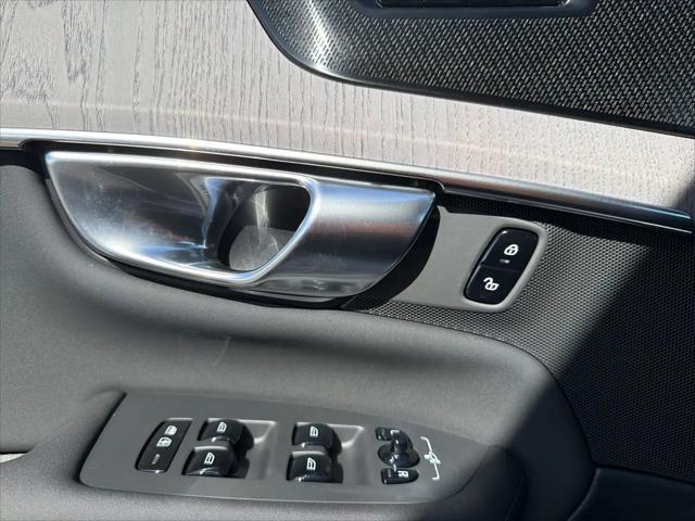 2026 Volvo XC90 Plug-In Hybrid Ultra, T8 AWD, Electric/Gasoline, Bright, 7 Seats