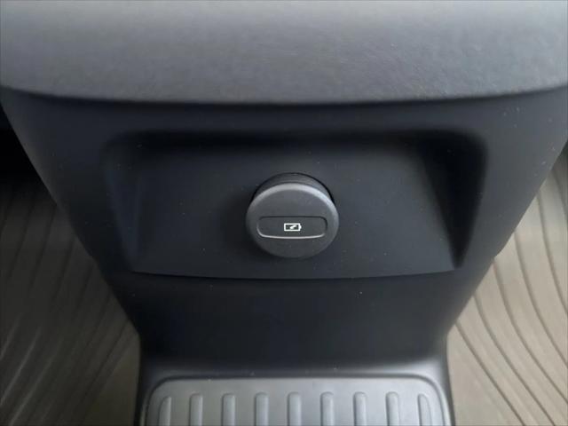 2026 Volvo XC90 Plug-In Hybrid Ultra, T8 AWD, Electric/Gasoline, Bright, 7 Seats