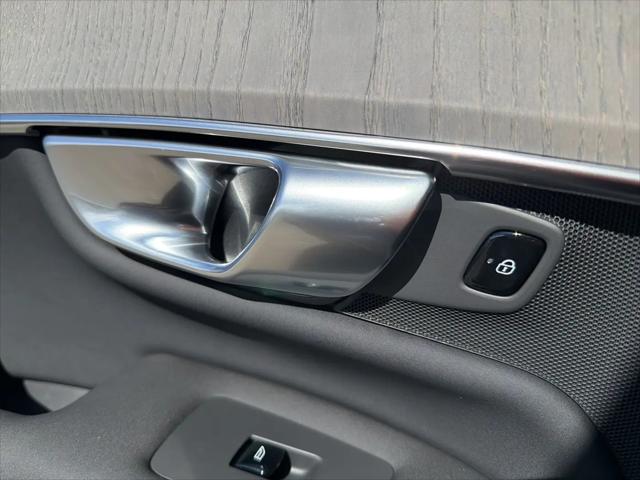 2026 Volvo XC90 Plug-In Hybrid Ultra, T8 AWD, Electric/Gasoline, Bright, 7 Seats