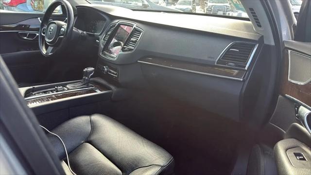 2016 Volvo XC90 T6 Momentum