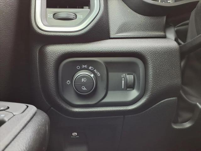 2025 Ram 1500 Big Horn Crew Cab 4x4 57 Box