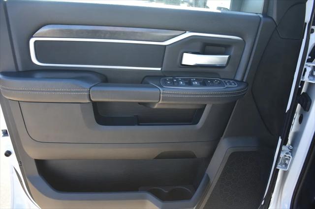 2024 Ram 3500 Big Horn Crew Cab 4x4 8' Box
