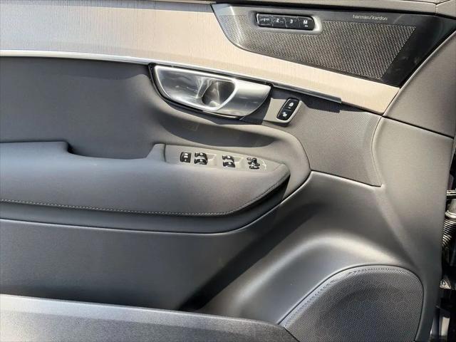 2026 Volvo XC90 Plug-In Hybrid Ultra Dark Theme, T8 AWD, Electric/Gasoline, 6 Seats