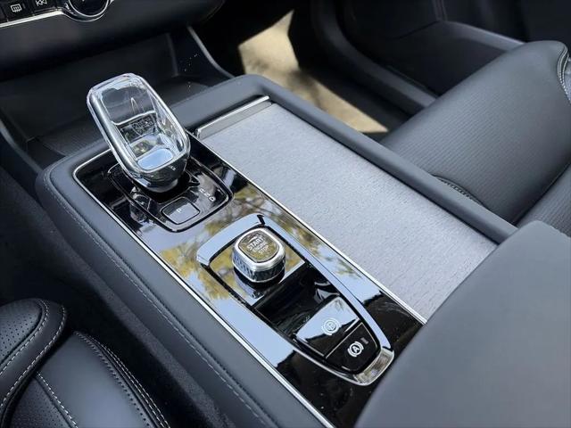 2026 Volvo XC90 Plug-In Hybrid Ultra Dark Theme, T8 AWD, Electric/Gasoline, 6 Seats