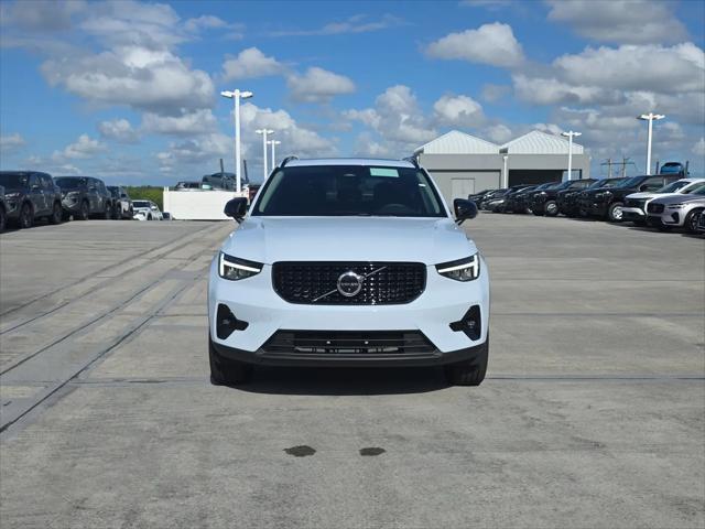 2026 Volvo XC40 Plus, B5 AWD Gas (mild hybrid), Dark
