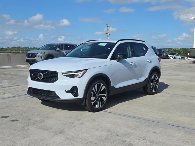 2026 Volvo XC40 Plus, B5 AWD Gas (mild hybrid), Dark