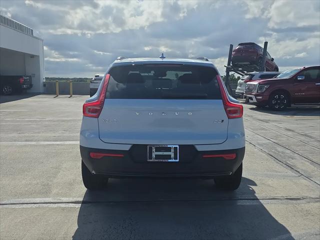 2026 Volvo XC40 Plus, B5 AWD Gas (mild hybrid), Dark