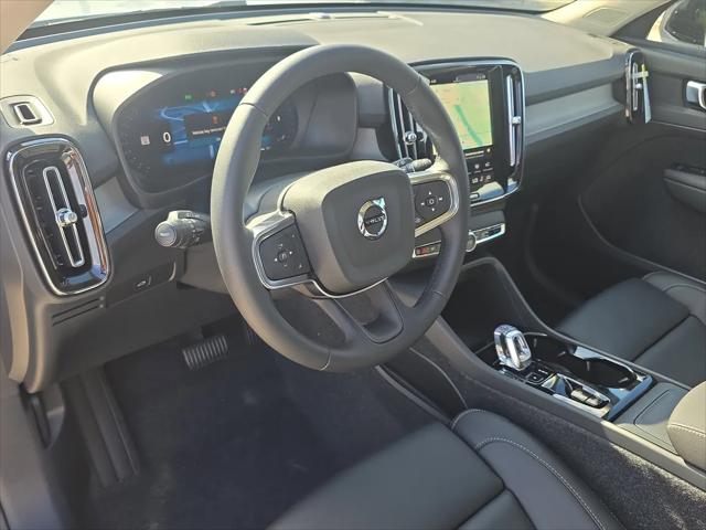 2026 Volvo XC40 Plus, B5 AWD Gas (mild hybrid), Dark