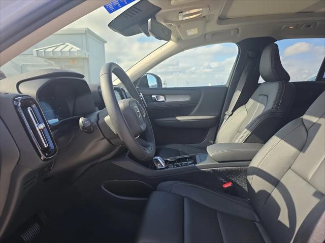 2026 Volvo XC40 Plus, B5 AWD Gas (mild hybrid), Dark