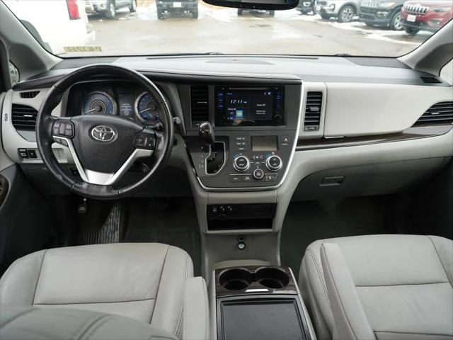 2016 Toyota Sienna XLE