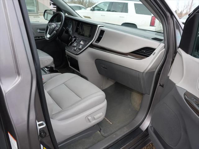 2016 Toyota Sienna XLE