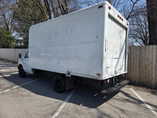 2000 Ford E-350 Cutaway E-350