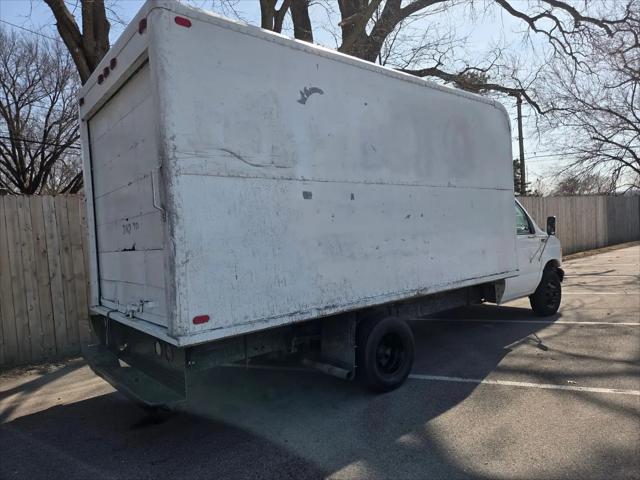 2000 Ford E-350 Cutaway E-350