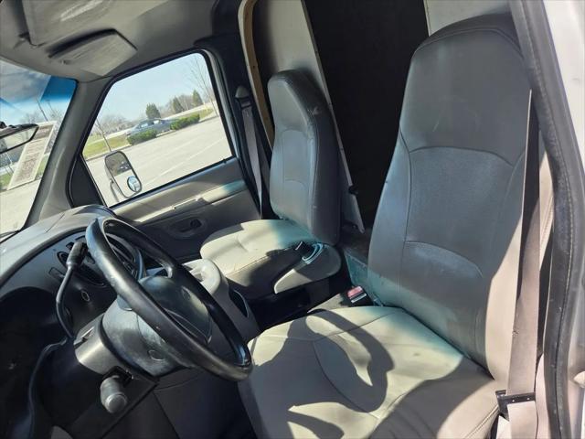 2000 Ford E-350 Cutaway E-350