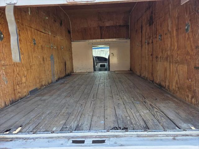 2000 Ford E-350 Cutaway E-350