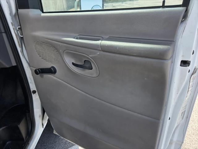 2000 Ford E-350 Cutaway E-350