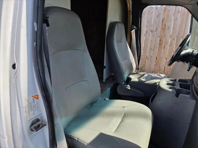 2000 Ford E-350 Cutaway E-350