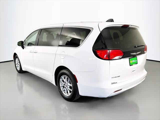 2022 Chrysler Voyager LX