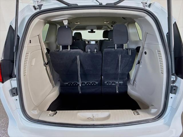 2022 Chrysler Voyager LX