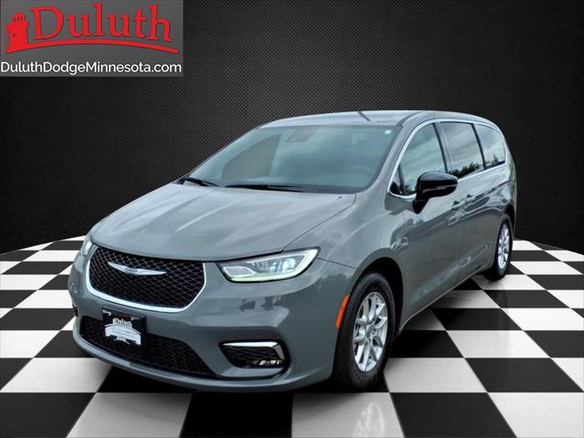 2025 Chrysler Pacifica Select for sale in Duluth, MN