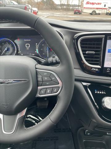 2026 Chrysler Pacifica Select AWD