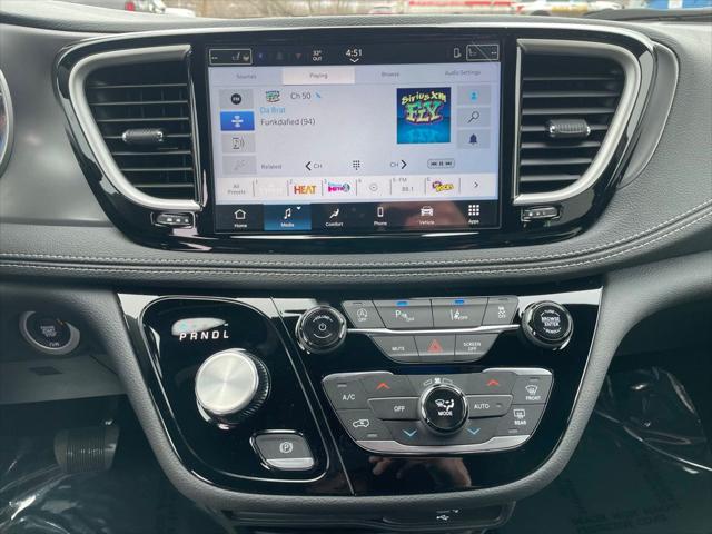 2026 Chrysler Pacifica Select AWD
