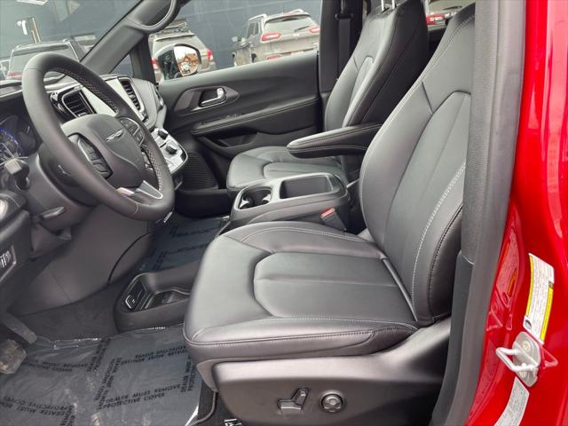 2026 Chrysler Pacifica Select AWD