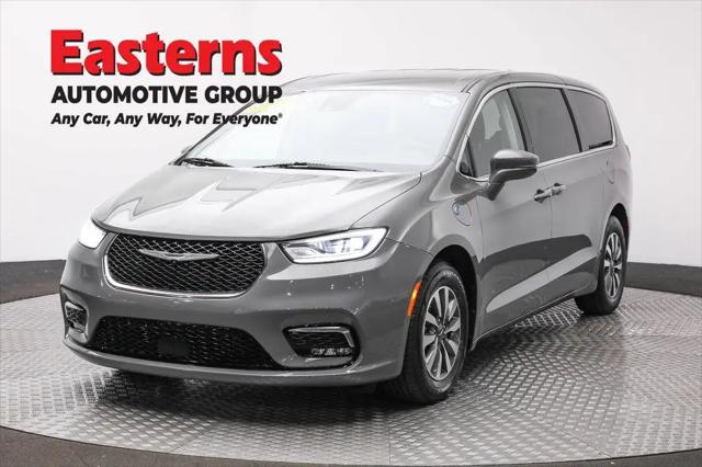 2022 Chrysler Pacifica Hybrid Touring L for sale in Temple Hills, MD