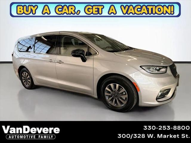 2024 Chrysler Pacifica Hybrid Select for sale in Akron, OH