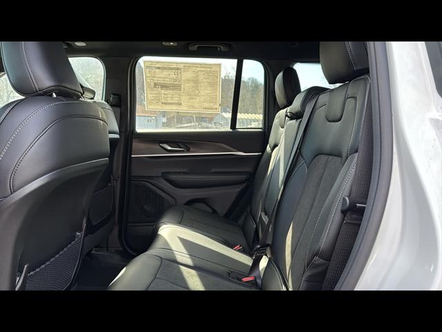 2026 Jeep Grand Cherokee Altitude 4x4