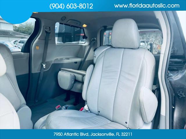 2012 Toyota Sienna XLE V6 8 Passenger