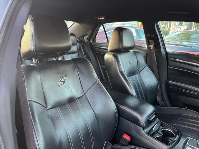 2016 Chrysler 300 S