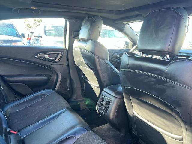 2016 Chrysler 200 S