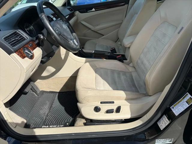 2012 Volkswagen Passat 2.5L SEL Premium