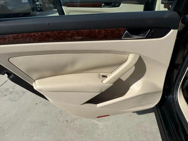 2012 Volkswagen Passat 2.5L SEL Premium