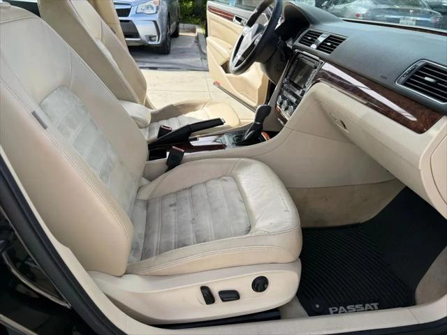 2012 Volkswagen Passat 2.5L SEL Premium