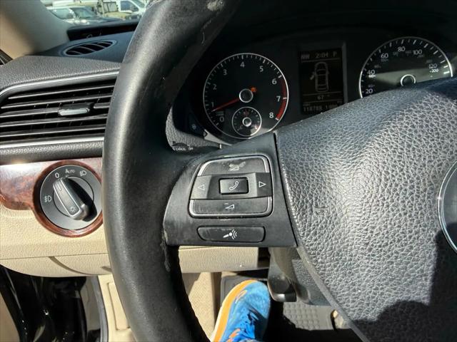 2012 Volkswagen Passat 2.5L SEL Premium