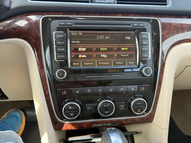 2012 Volkswagen Passat 2.5L SEL Premium