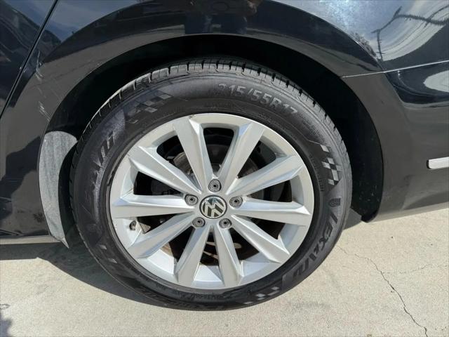 2012 Volkswagen Passat 2.5L SEL Premium