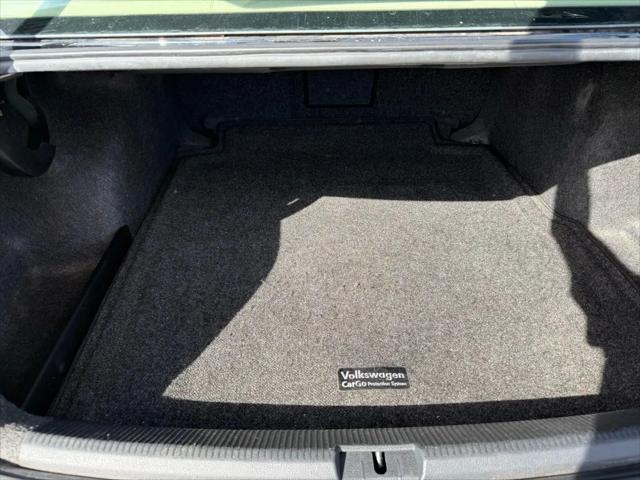 2012 Volkswagen Passat 2.5L SEL Premium