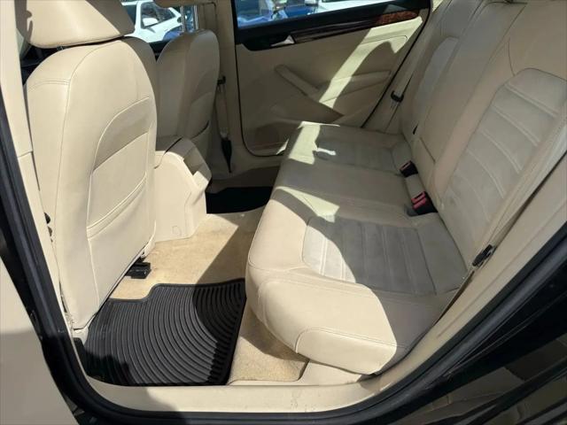 2012 Volkswagen Passat 2.5L SEL Premium