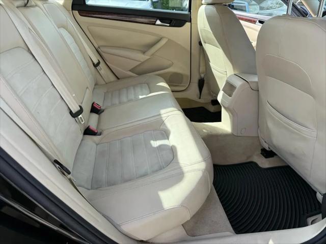 2012 Volkswagen Passat 2.5L SEL Premium