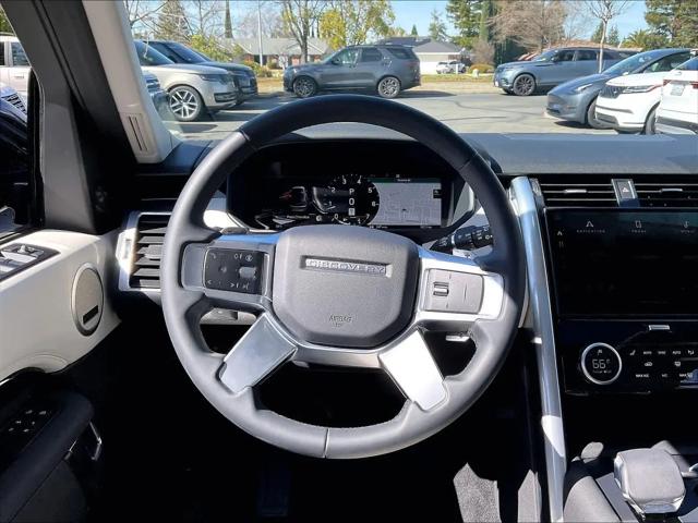 2025 Land Rover Discovery P300 S