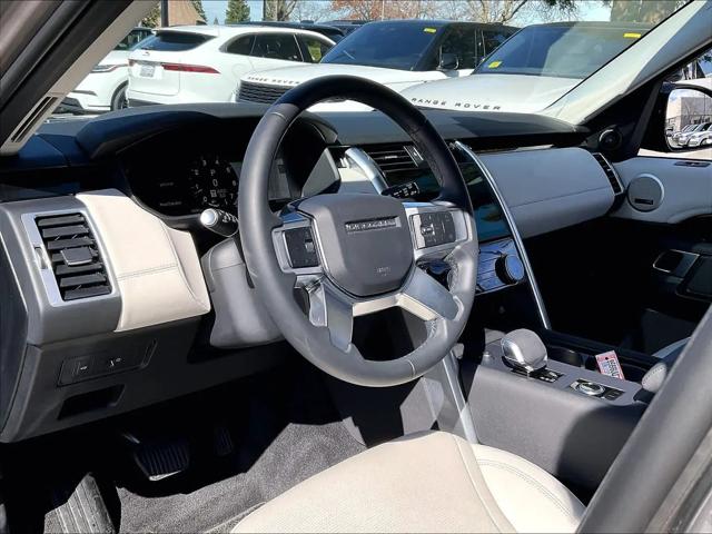 2025 Land Rover Discovery P300 S