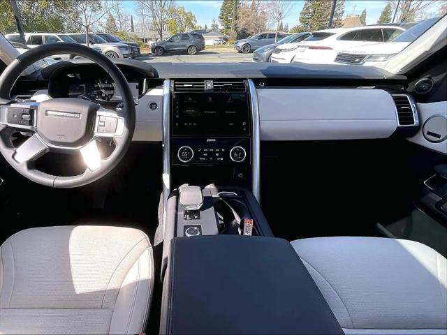 2025 Land Rover Discovery P300 S