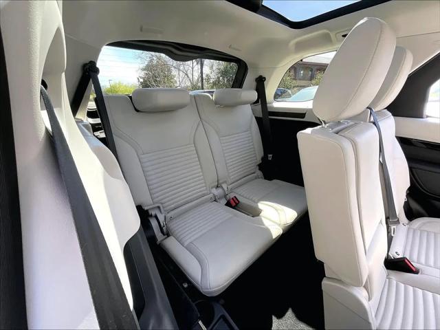 2025 Land Rover Discovery P300 S